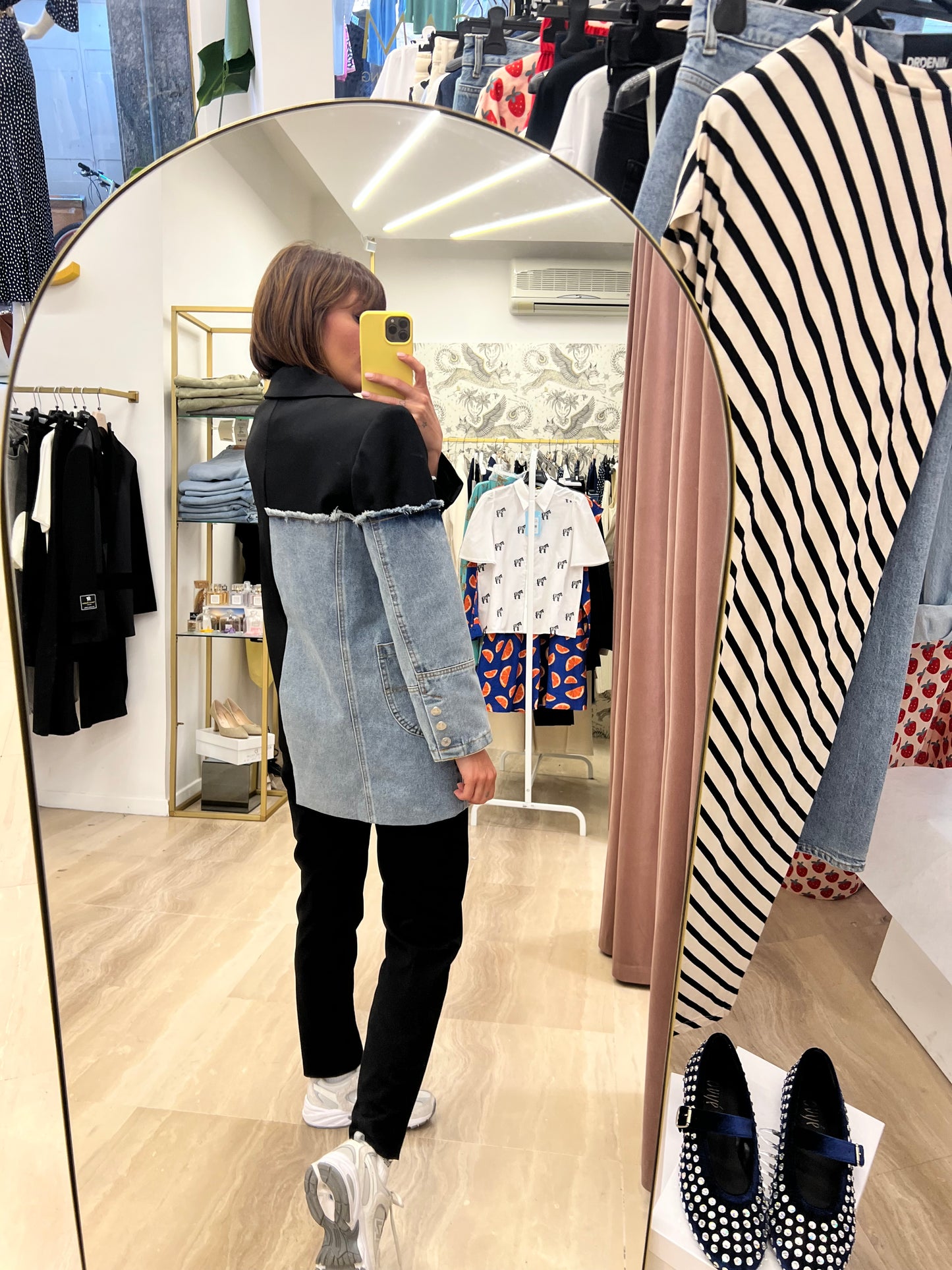 Blazer asimmetrico con applicazione jeans